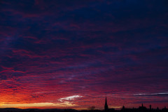 sonnenuntergang-wolken-baum-turm