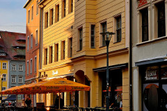 historisches-stadtviertel-kopfsteinpflaster-sonnenuntergang