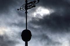 dunkelheit-turm-kuppel-weathervane