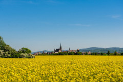 landschaft-feld-stadt-himmel