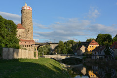 stadt-turm-bruecke-huegel
