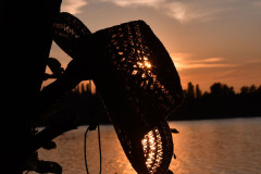 netz-abend-gewaesser-huegel