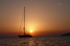 segelboot-sonnenuntergang-meer-himmel
