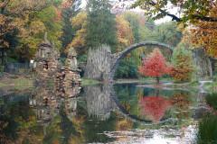 herbst-see-bruecke-baeume